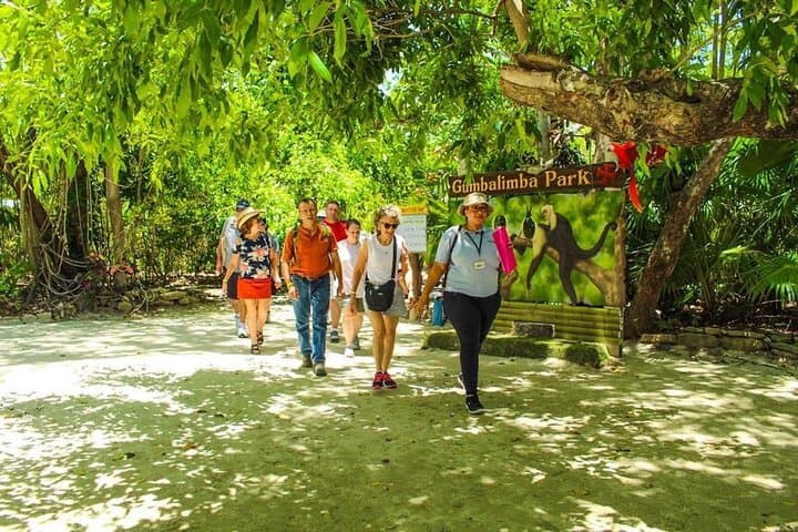 Gumbalimba Park Roatán: One-Hour Wildlife, Garden & Beach Tour