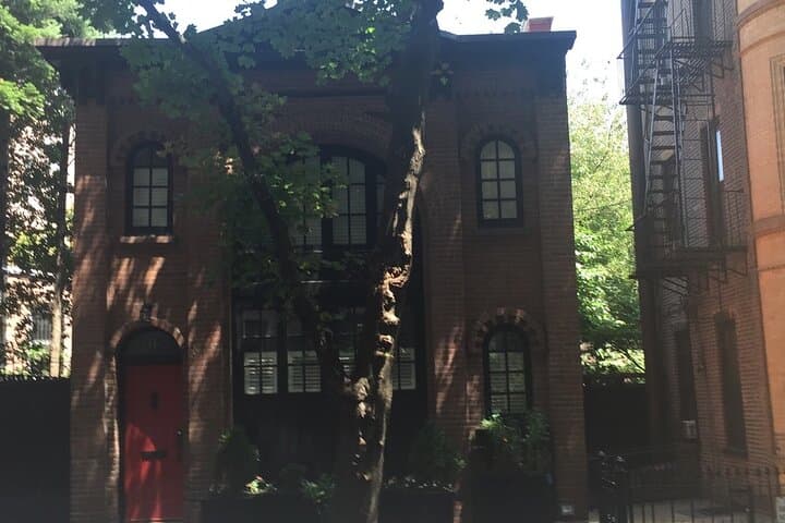 DUMBO & Brooklyn Heights Private Walking Tour: Architecture, Waterfront & Hidden History photo 5