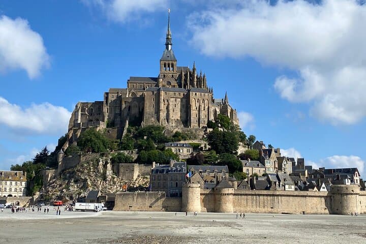 Mont Saint-Michel and Normandy D-Day Express: Full-Day from Paris photo 2
