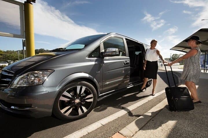 St. Maarten Red Carpet Private Airport Transfer: Smooth Arrival with VIP Perks photo 4