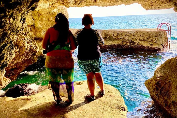 Discover Negril's Seven Mile Beach and Rick's Cafe: A Jamaican Escape photo 3