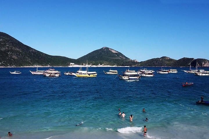 Schooner Day Trip to Arraial do Cabo — Snorkel, Farol Island & White-Sand Beaches