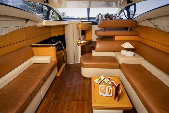 Private 43ft Azimut Yacht: 4-Hour Riviera Maya Charter with Food & Drinks photo 3