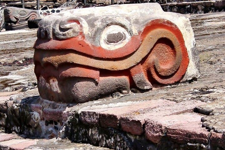 Gay Side of History: Mexico City Plazas & Temples Walking Tour photo 4