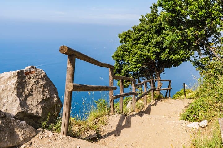 Stress-Free Transfer to the Path of the Gods: Positano to Bomerano Hiking Shuttle photo 4