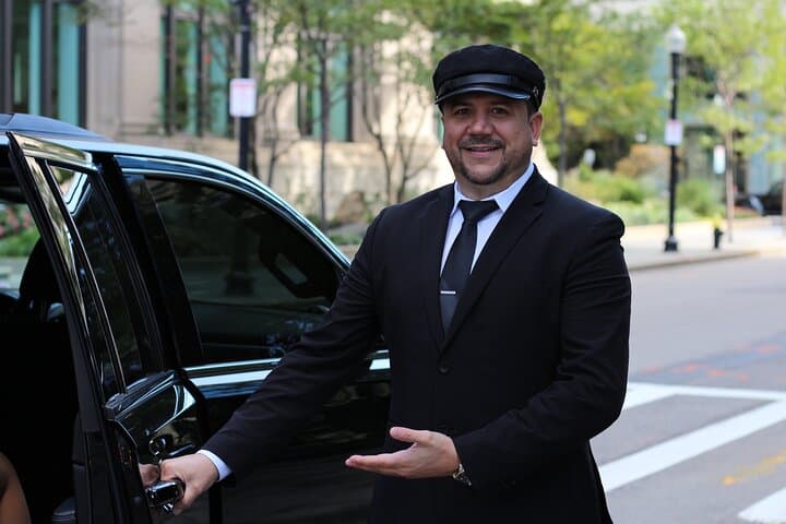 Limo Private Transfer Boston to Logan International Airport — Chauffeured Ride to BOS