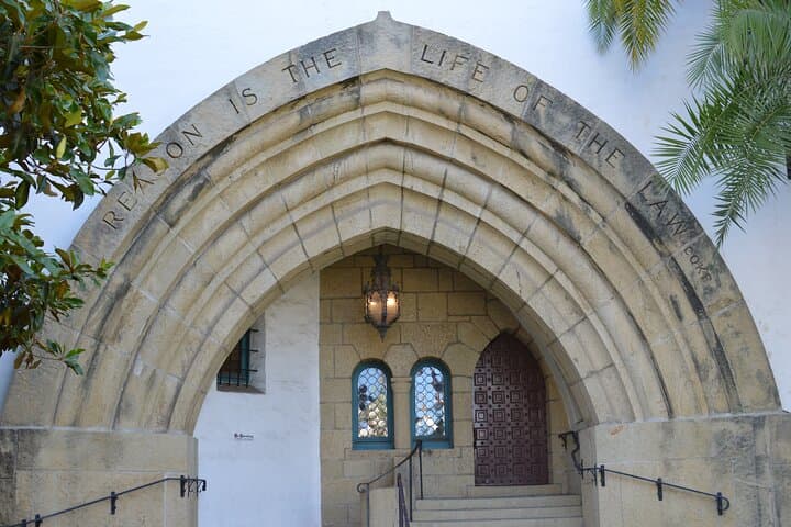 Santa Barbara Scavenger Hunt Walking Tour: Interactive State Street City Game photo 4