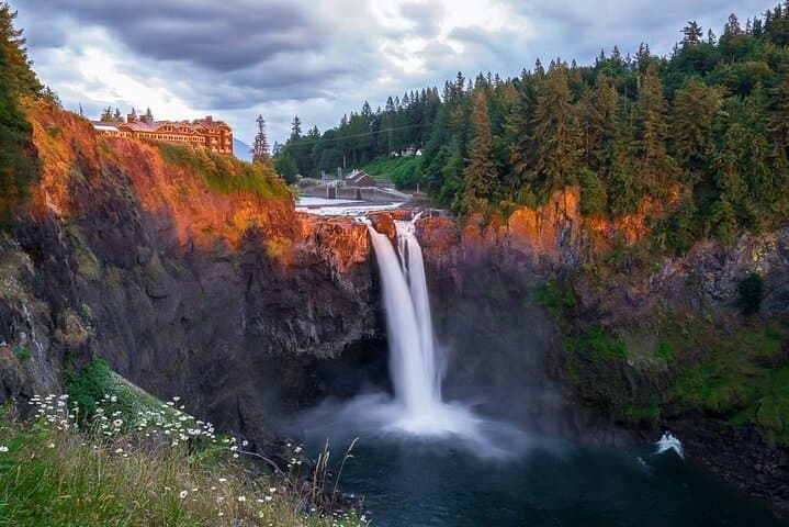 Half-Day Seattle and Suburbs Tour: Snoqualmie Falls, Alki Beach & Lake Washington photo 3