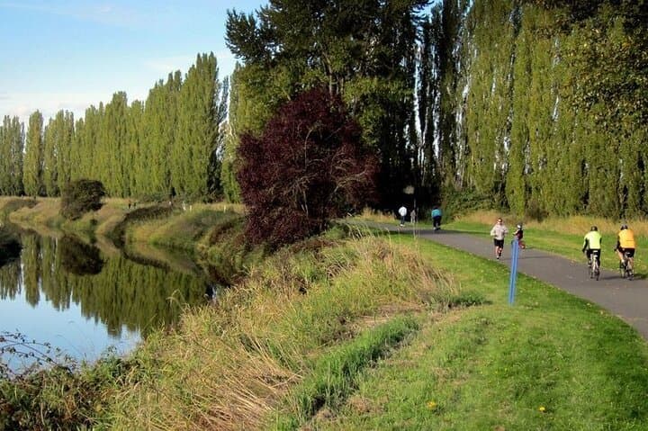 Half-Day Seattle and Suburbs Tour: Snoqualmie Falls, Alki Beach & Lake Washington photo 4