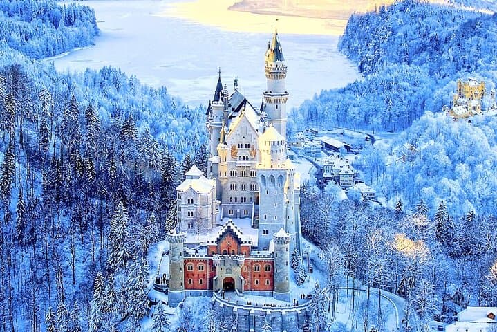 Neuschwanstein Exclusive Romantic Winter Tour with Skip-the-Line Tickets