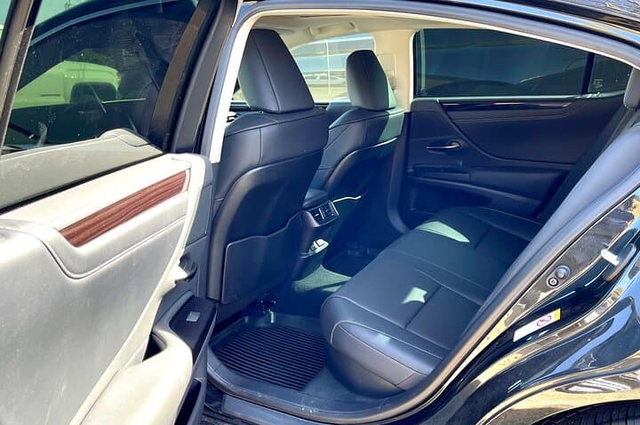 Private Black Sedan Winery Tour in Napa Valley: Chauffeured Vineyard Transportation photo 3