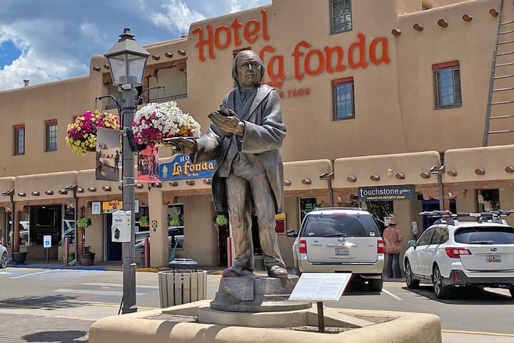 Taos Private Walking Tour with Artist-Guide Sam Richardson photo 2