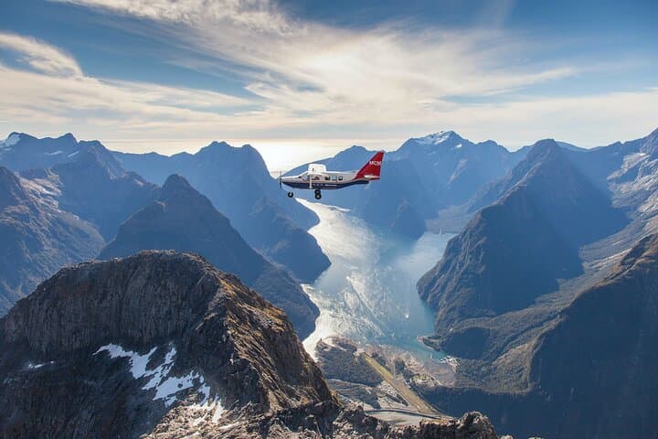Milford Sound Small-Group Cruise and Scenic Flight from Queenstown