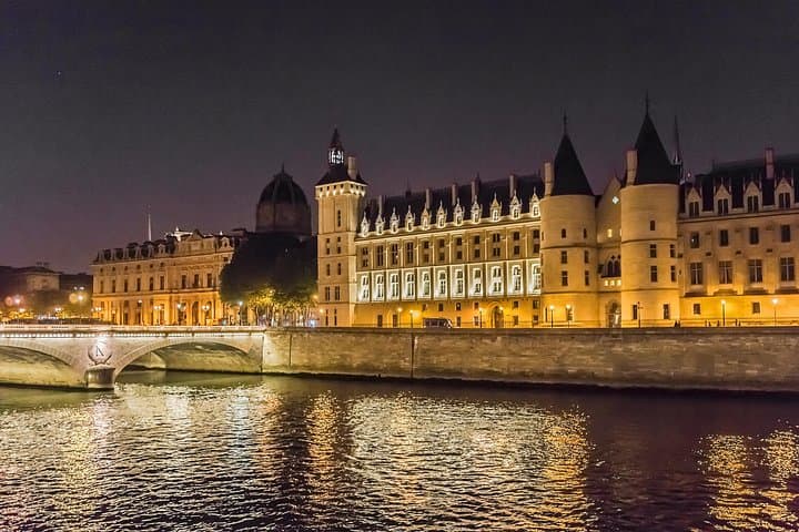 Paris by Night Ghost Tour — Walking the City's Dark History and Legends photo 2