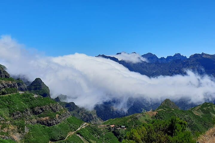 Northeast Madeira Island Tour: Pico do Arieiro, Santana & Porto Moniz photo 6