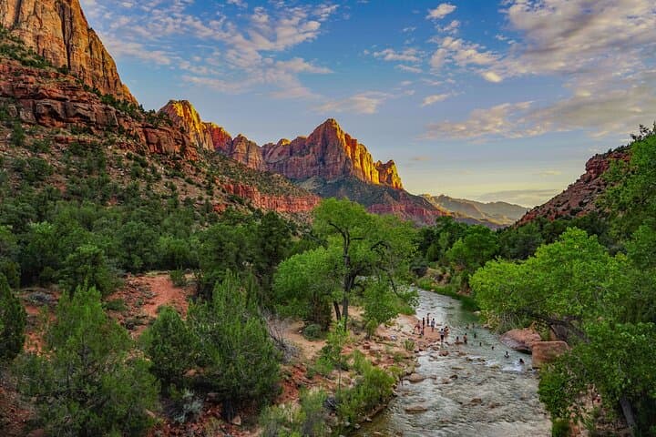 Zion National Park Day Tour from Las Vegas: A Private Coach Escape to Red Cliffs