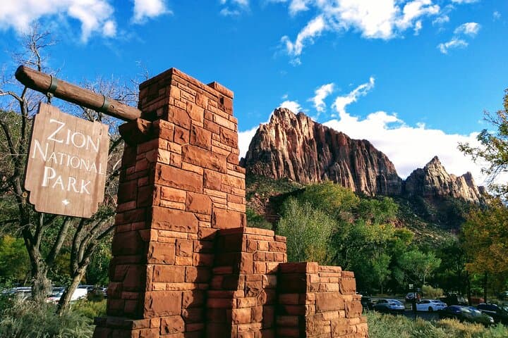 Zion National Park Day Tour from Las Vegas: A Private Coach Escape to Red Cliffs photo 2
