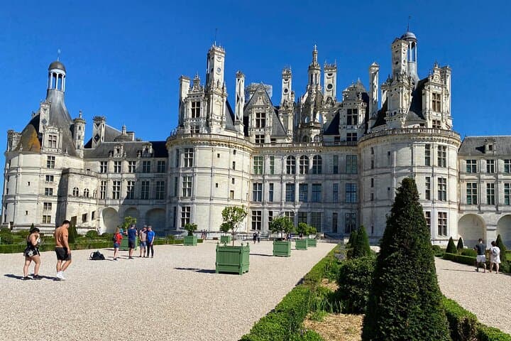 Loire Valley Castles Day Trip from Paris: Chenonceau, Amboise & Chambord