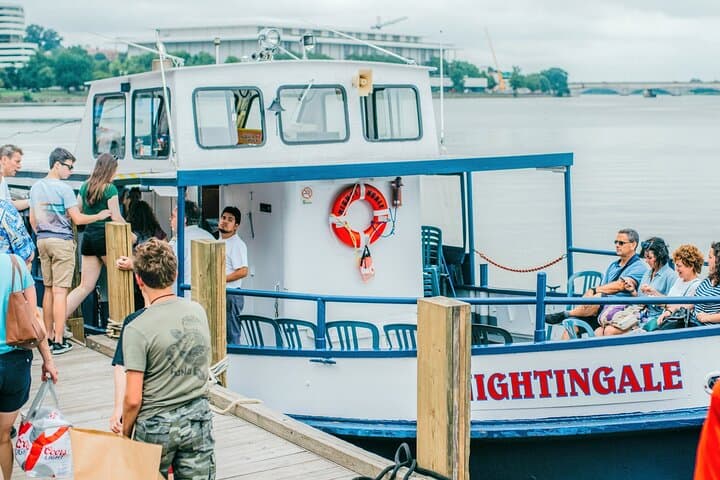 Discover Washington DC: Monument Tour with Potomac River Cruise and Insider Insights photo 4
