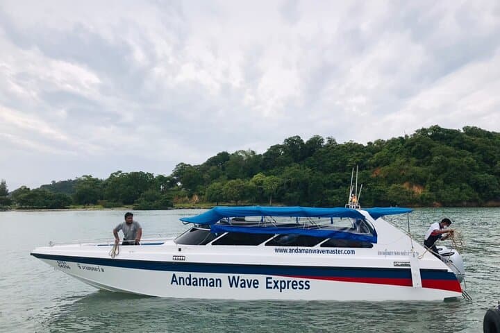 Phuket to Phi Phi Speedboat Transfer: 1-Hour Crossing from Rassada to Tonsai photo 2