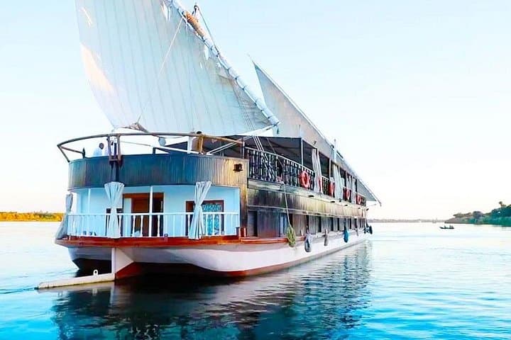 Aswan to Luxor: 2-Night Nile Cruise with Hot-Air Balloon and Flights photo 1