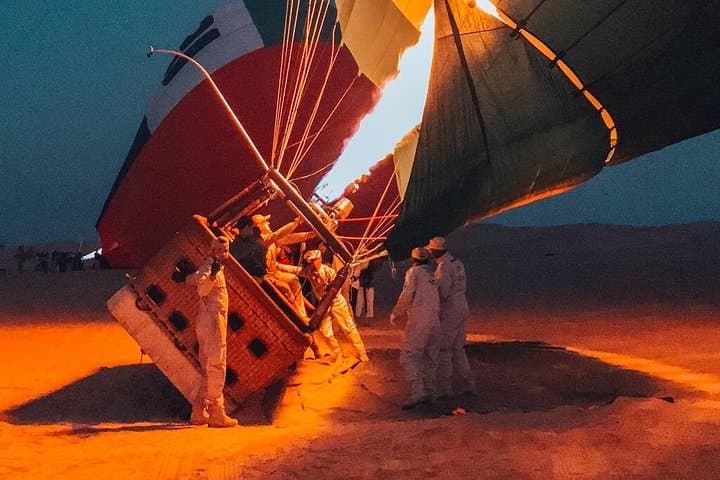 Sunrise Hot Air Balloon Over Dubai Desert: Sunrise Flight & Falconry Experience photo 6