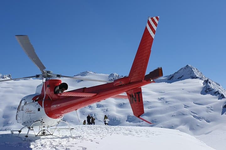 50-Minute Queenstown Glacier Explorer & Earnslaw Burn Scenic Flight photo 3