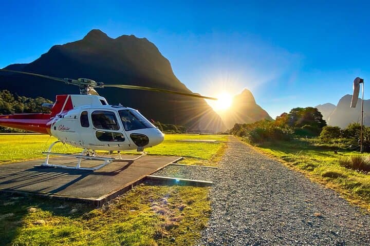 Milford Sound Helicopter Flight with Glacier Landing from Queenstown