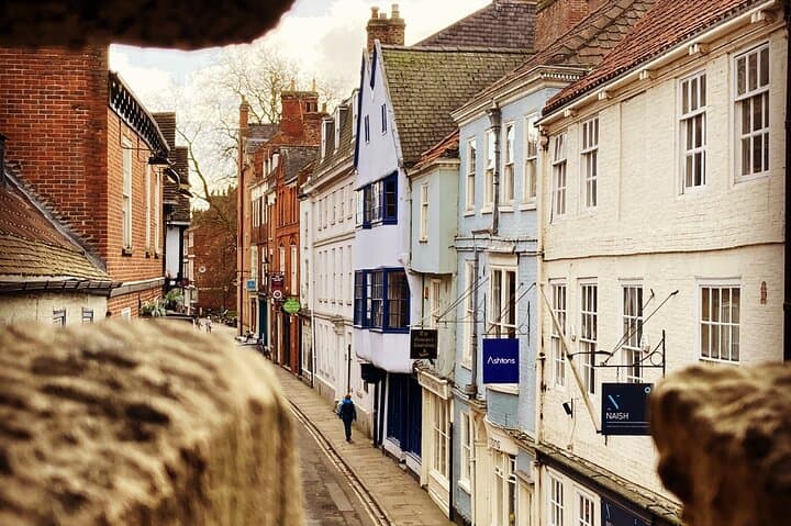 Explore Medieval York: Full City Walking Tour in Spanish