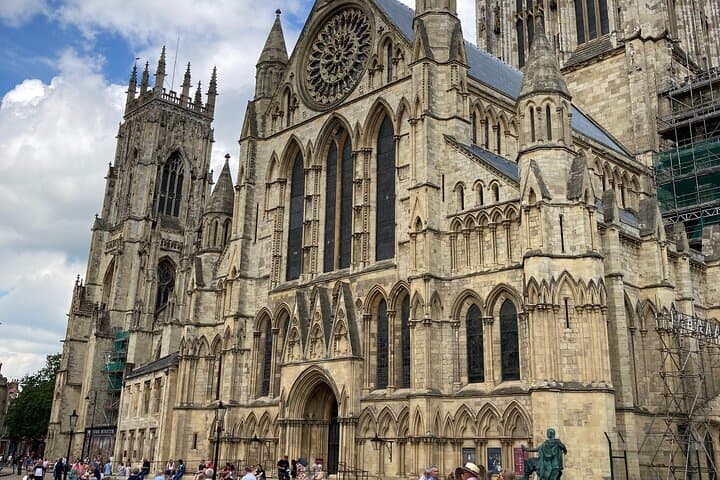 Explore Medieval York: Full City Walking Tour in Spanish photo 6