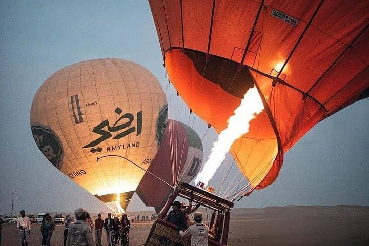 Dubai Desert Hot Air Balloon Sunrise Flight with Falcon Show photo 4