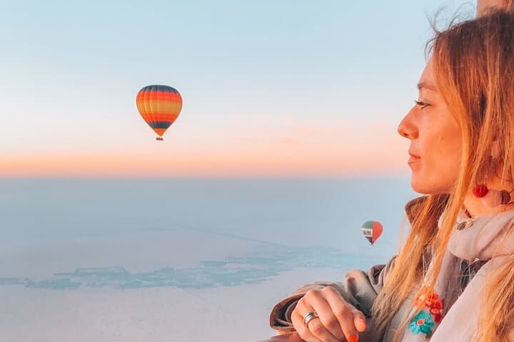 Dubai Desert Hot Air Balloon: Sunrise Flight, Falcon Show & Arabian Breakfast photo 3