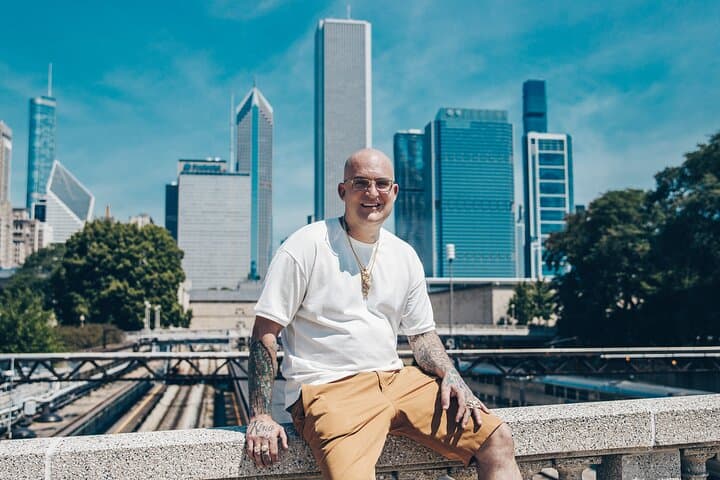 Chicago Photo Experience: Private Urban Photo Shoot in Iconic Locations photo 4