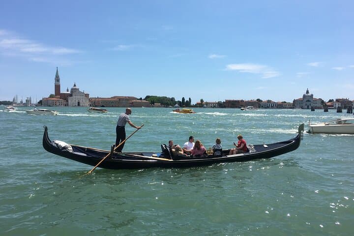 Venice Grand Canal Gondola Ride & Gondola Gallery Experience photo 2