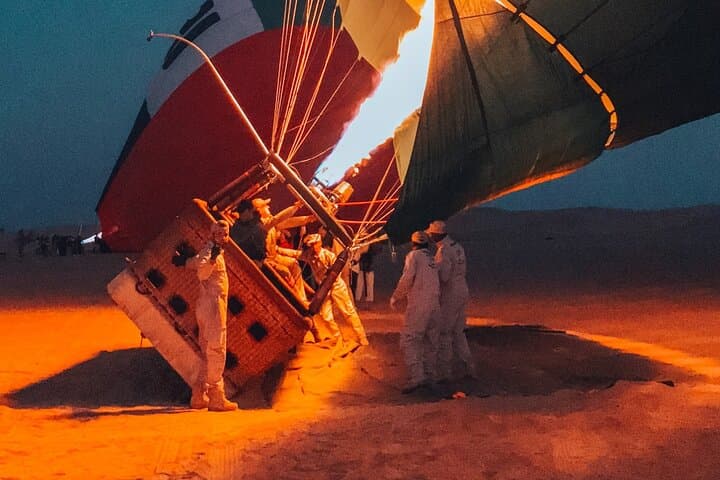 Dubai Desert Hot Air Balloon Sunrise Flight with Falconry and Breakfast photo 4