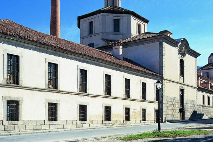 Private Guided Tour to La Granja & Fabrica de Vidrio — Royal Palace and Historic Glassworks Near Segovia photo 2