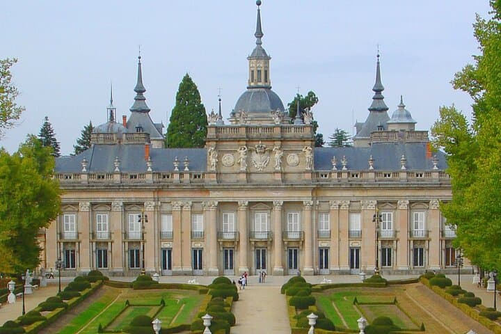 Private Guided Tour to La Granja & Fabrica de Vidrio — Royal Palace and Historic Glassworks Near Segovia photo 3
