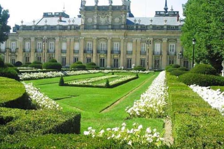 Private Guided Tour to La Granja & Fabrica de Vidrio — Royal Palace and Historic Glassworks Near Segovia photo 6