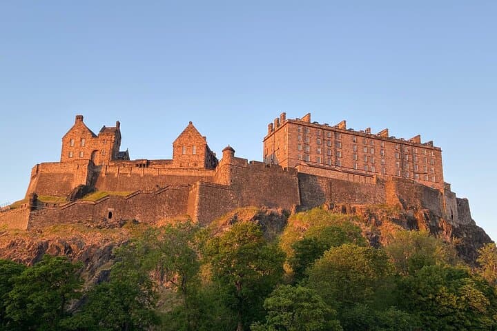 Edinburgh Old Town Guided Walking Tour — Heritage, Ghosts & Royal Mile Highlights