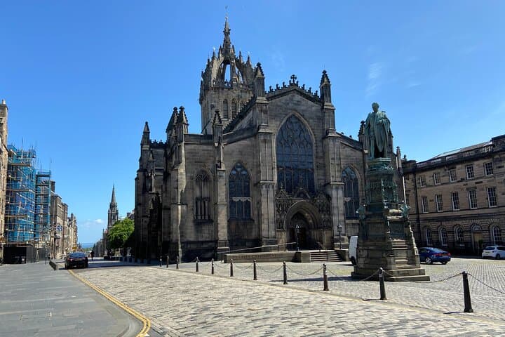 Edinburgh Old Town Guided Walking Tour — Heritage, Ghosts & Royal Mile Highlights photo 2