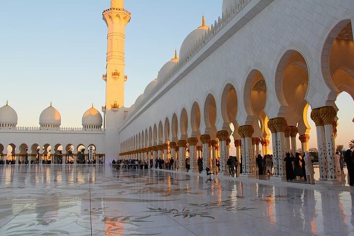 Full-Day Abu Dhabi Sharing City Tour from Dubai: Sheikh Zayed, Corniche & Yas Island photo 2