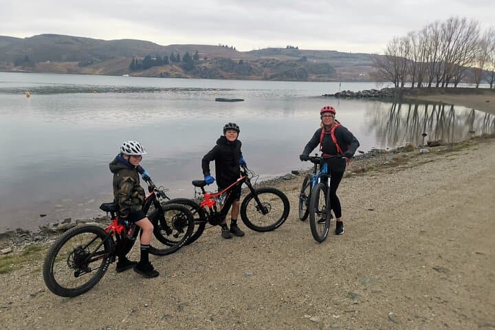 Lake Dunstan Cycleway E‑Bike Ride: Cromwell to Clyde Shuttle & Hire photo 2