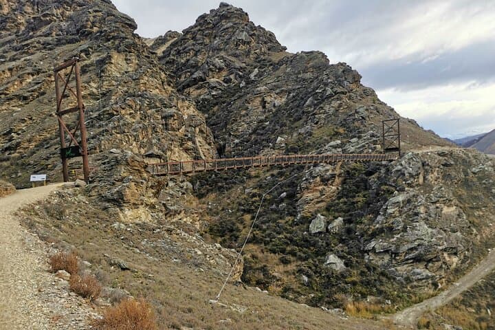 Lake Dunstan Cycleway E‑Bike Ride: Cromwell to Clyde Shuttle & Hire photo 6
