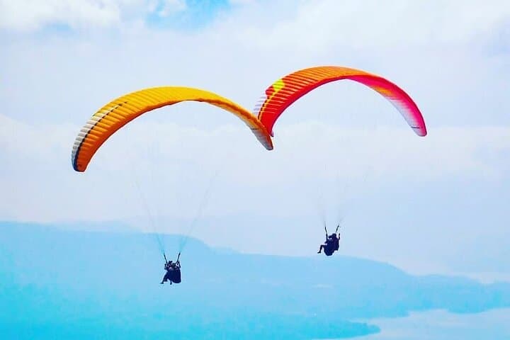 Paragliding and Kayaking at Lake Atitlán: Private Full-Day Adventure from Guatemala City