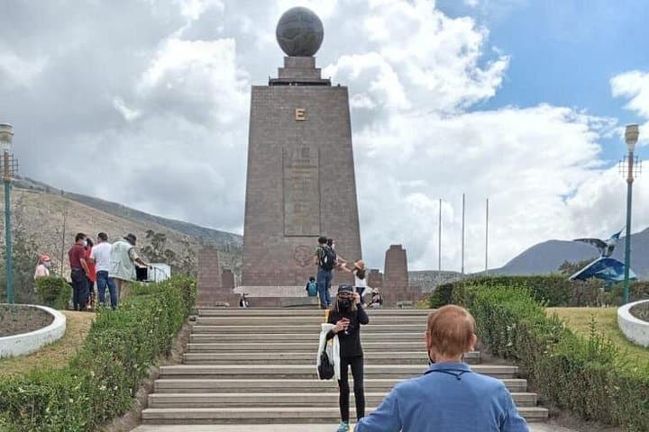 Quito Old Town & Teleferico Day Tour: Gondola to the Equator photo 4