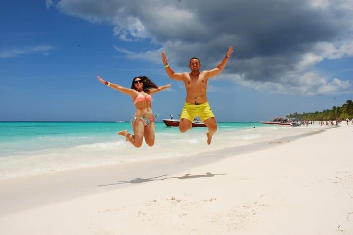 Saona Island Catamaran & Speedboat Tour — Buffet, Natural Pool and Starfish photo 4