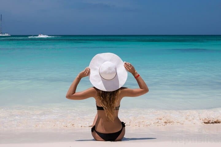 Saona Island Catamaran & Speedboat Tour — Buffet, Natural Pool and Starfish photo 6