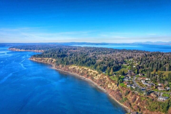 Skagit Valley Tulips, La Conner & Deception Pass: Full-Day Private SUV Tour photo 3