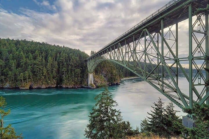 Skagit Valley Tulips, La Conner & Deception Pass: Full-Day Private SUV Tour photo 4