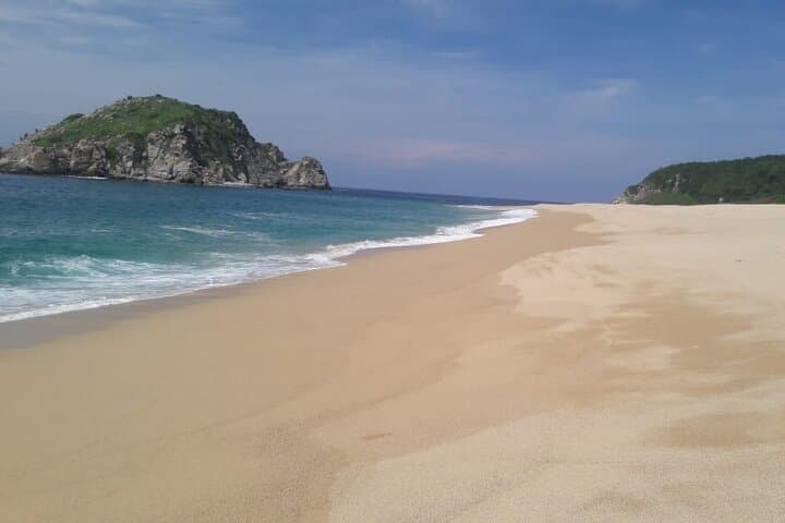 Huatulco Half-Day Snorkel and Hike: La Entrega Reef to Cacaluta Bay photo 4